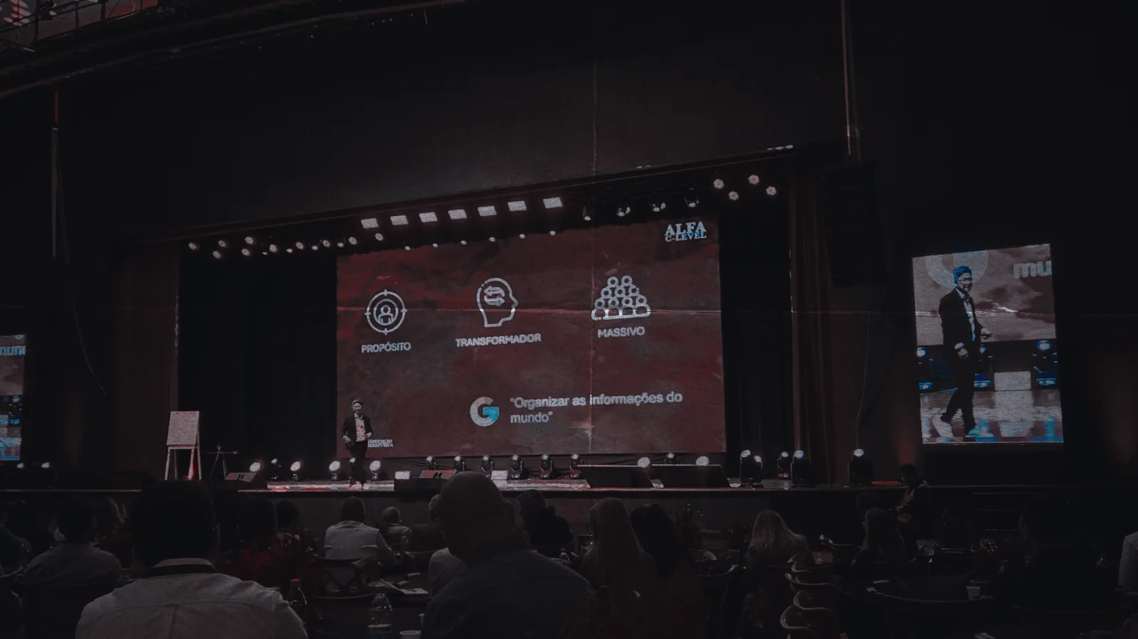 Fabiano Nagamatsu durante uma palestra